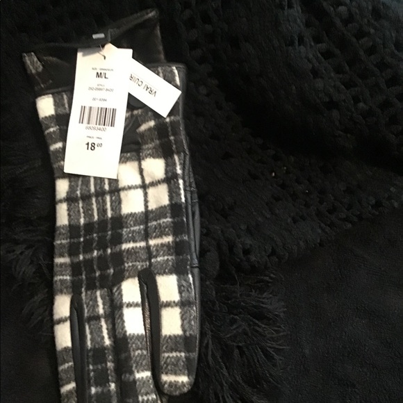 Brand new never worn black and white gloves - Picture 2 of 16